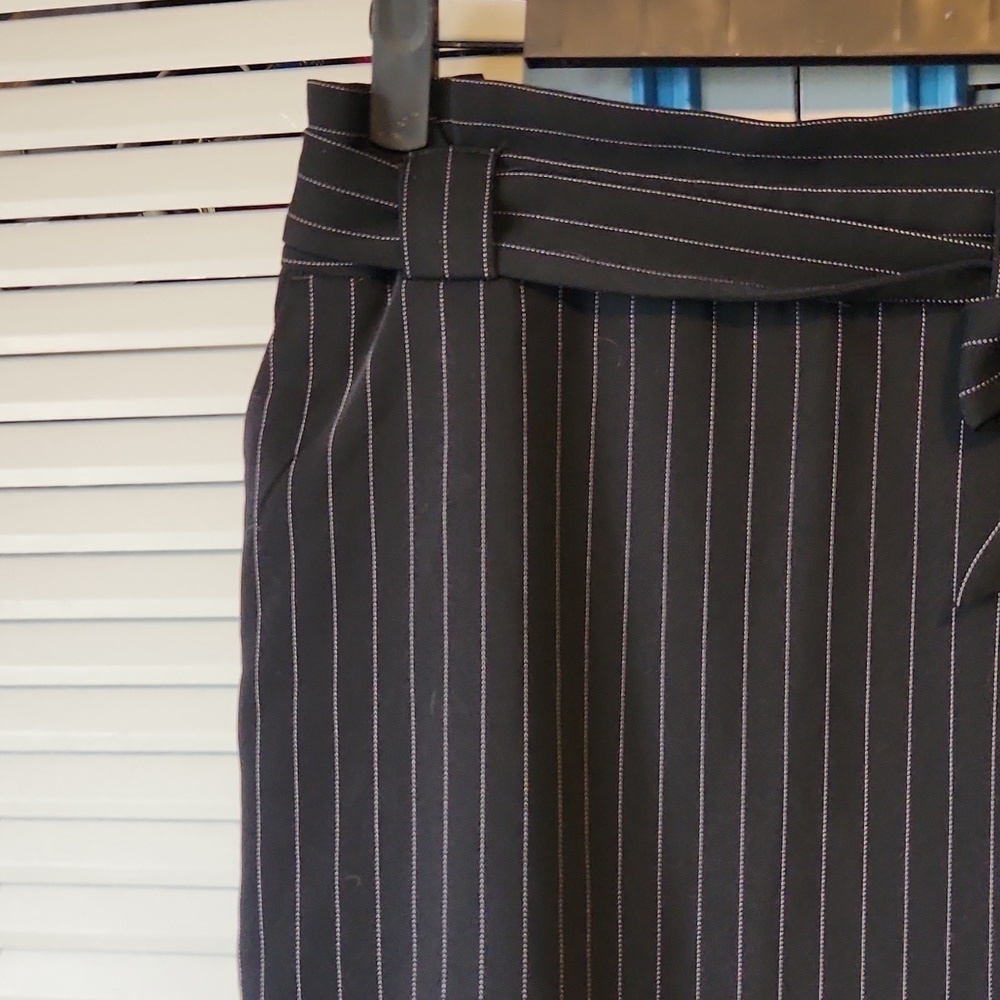 Express Black & White Pin Stripe Skirt - Picture 3 of 11
